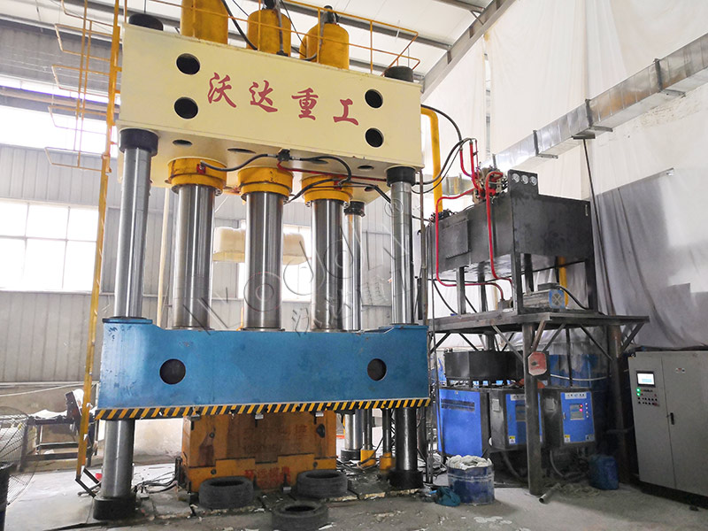 2000噸SMC模壓成型液壓機(jī) 2000噸SMC模壓成型液壓機(jī)