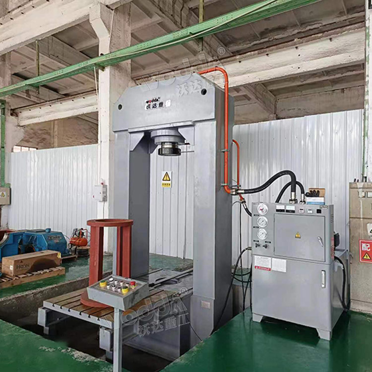 315噸龍門(mén)式電機(jī)軸承壓裝機(jī) 315噸龍門(mén)式電機(jī)軸承壓裝機(jī)