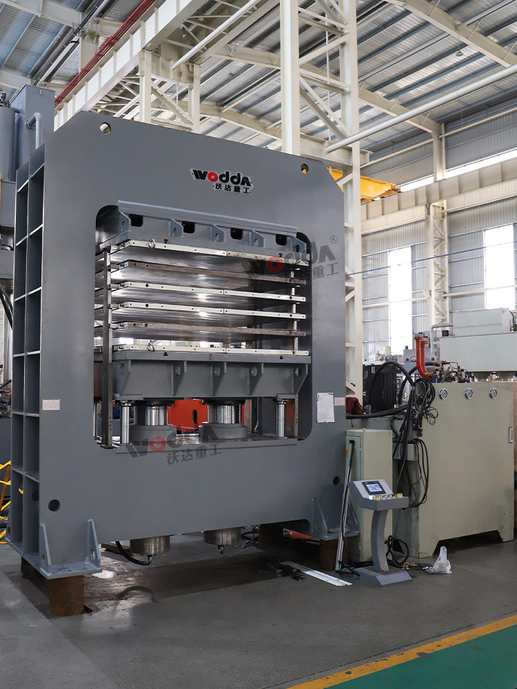 400噸復(fù)合板材多層熱壓機(jī)車間實拍 400噸復(fù)合板材多層熱壓機(jī)車間實拍