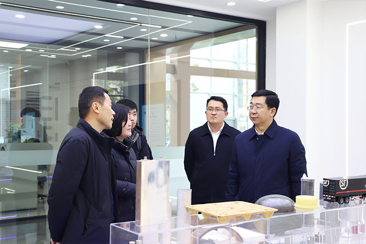 徐州市委常委、經(jīng)開區(qū)黨工委書記張克一行蒞臨山東沃達(dá)重工調(diào)研考察