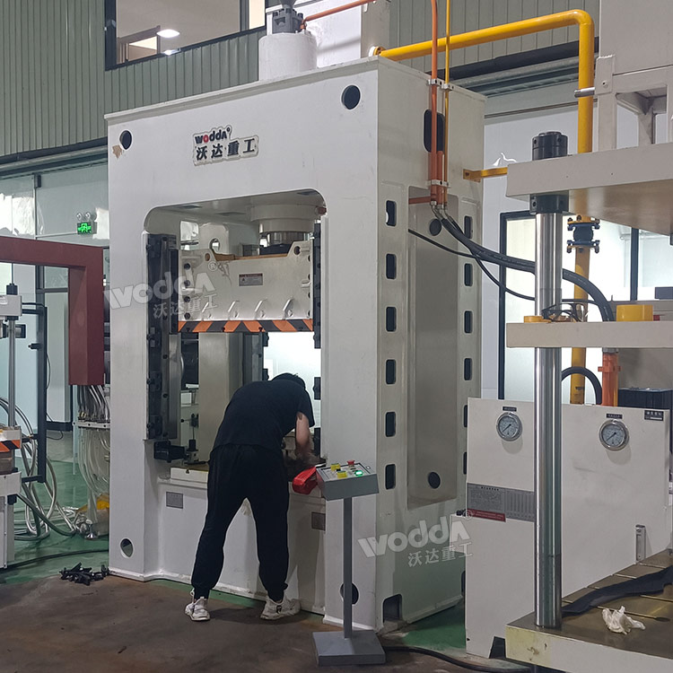 汽車內飾件成型液壓機現場調試
