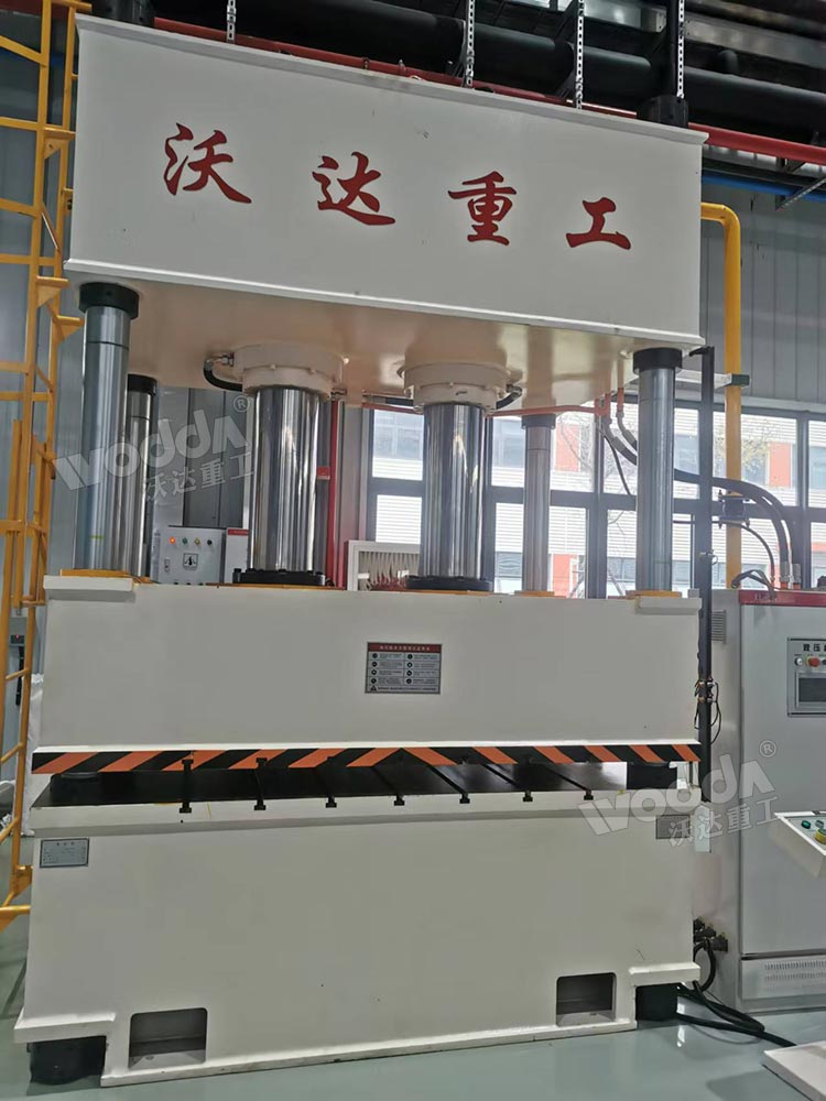 400噸五金配件沖壓液壓機(jī)現(xiàn)場(chǎng) 400噸五金配件沖壓液壓機(jī)現(xiàn)場(chǎng)