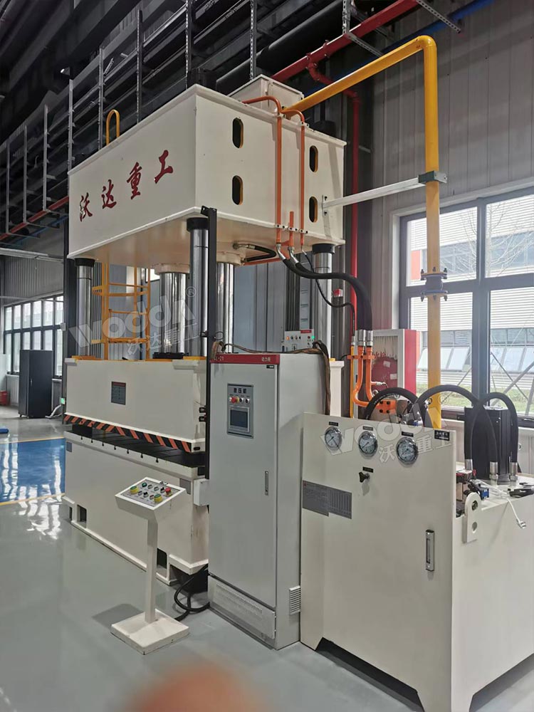 400噸三梁四柱液壓機(jī)現(xiàn)場(chǎng)調(diào)試 400噸三梁四柱液壓機(jī)現(xiàn)場(chǎng)調(diào)試