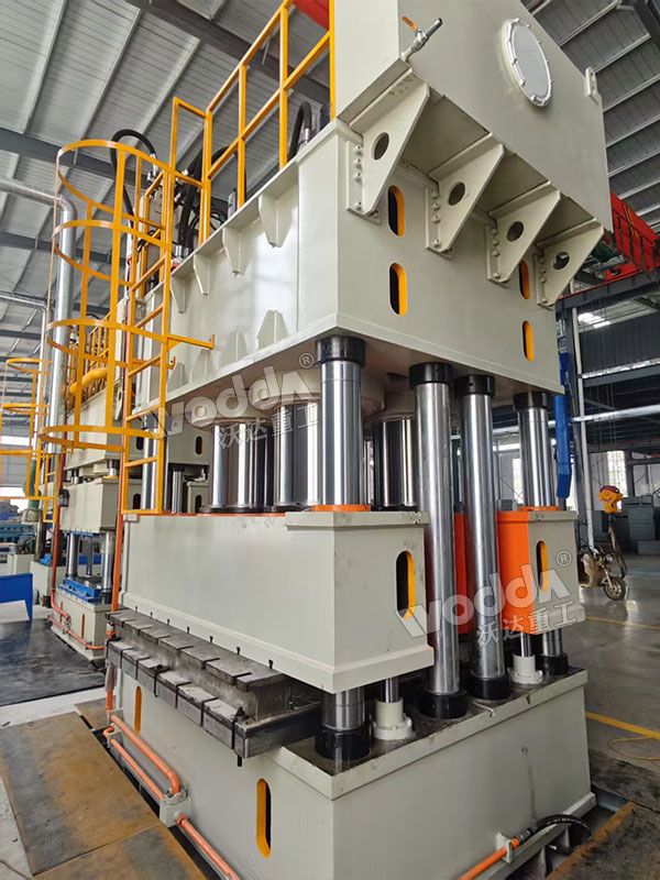 壓濾機(jī)濾板成型液壓機(jī)安裝完成 壓濾機(jī)濾板成型液壓機(jī)安裝完成