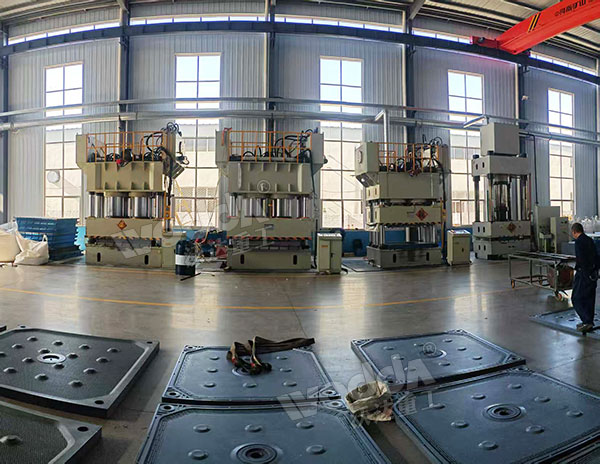 3臺(tái)壓濾機(jī)濾板成型液壓機(jī)調(diào)試完成 3臺(tái)壓濾機(jī)濾板成型液壓機(jī)調(diào)試完成