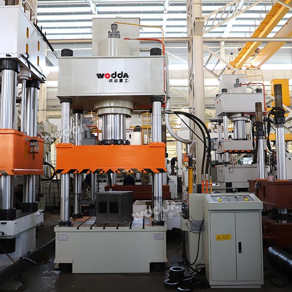 400噸液壓機(jī) 400噸液壓機(jī)