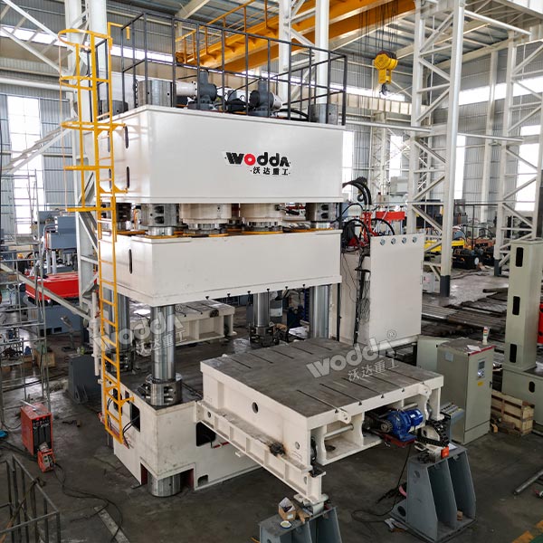 3000噸液壓機(jī) 3000噸液壓機(jī)