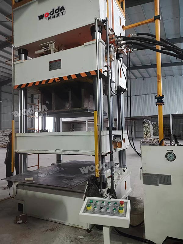 500噸蛭石板成型液壓機(jī) 500噸蛭石板成型液壓機(jī)